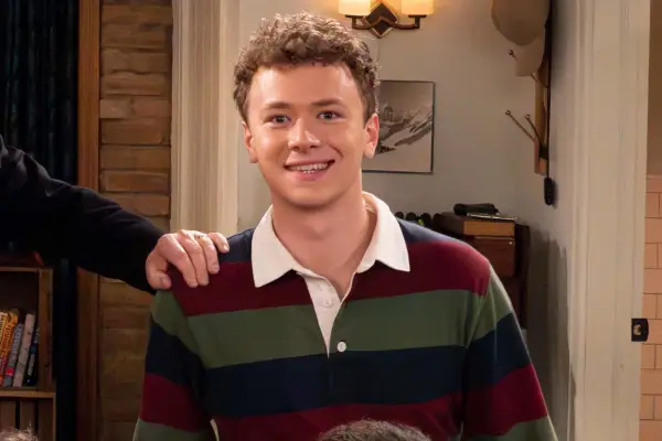 Anders Keith as David Crane in Frasier, wearing a collared, long-sleeve t-shirt