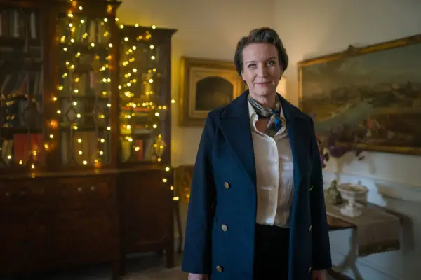 Anna Behne plays Sabine in Ghosts