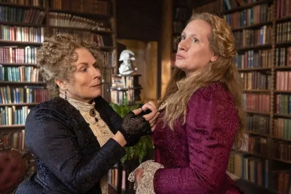Jennifer Saunders and Martha Howe-Douglas in Ghosts