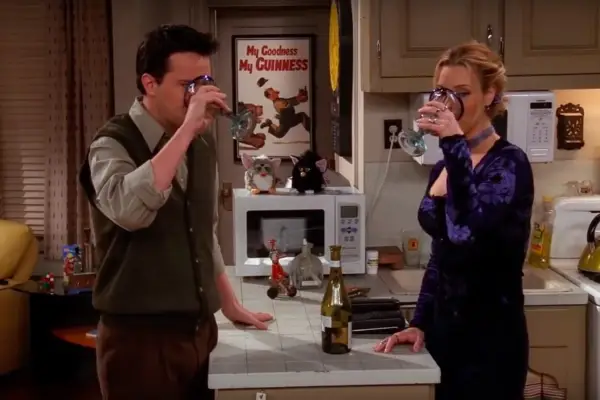 Phoebe and Chandler drinking together