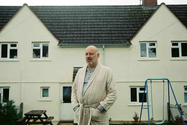 How This Country protagonitza Daisy May i Charlie Cooper va crear l'èxit de comèdia de l'any