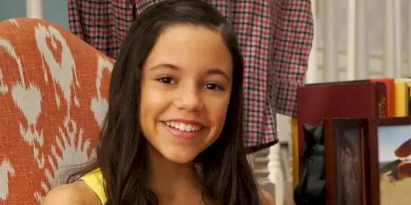 stuck-in-the-middle-jenna-ortega