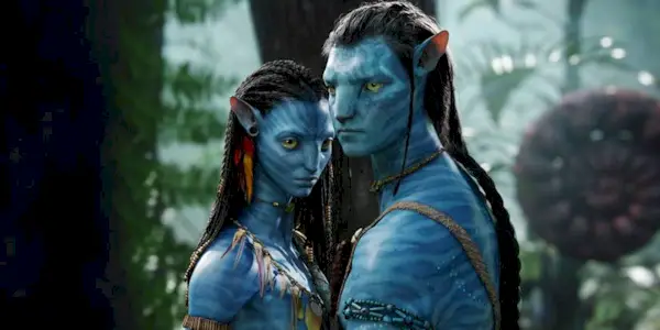 Neytiri and Jake in a Pandora forest in Avatar 2009