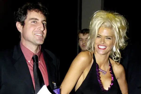 Kim jest Howard K. Stern? Obecnie chłopak i prawnik Anny Nicole Smith