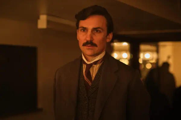 Henry Lloyd-Hughes as Elias in Archie.