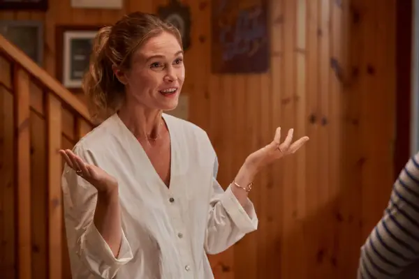 Džūlija Stailsa atklāj, ka Riviera 4. sezonai nav plānu