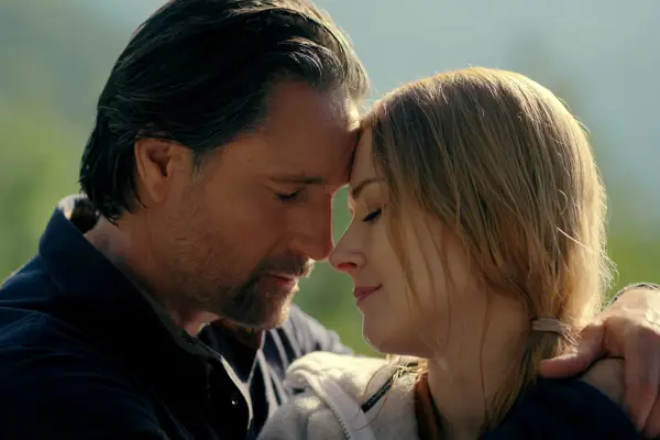 Martin Henderson as Jack Sheridan and Alexandra Breckenridge as Mel Monroe in Virgin River resting each other