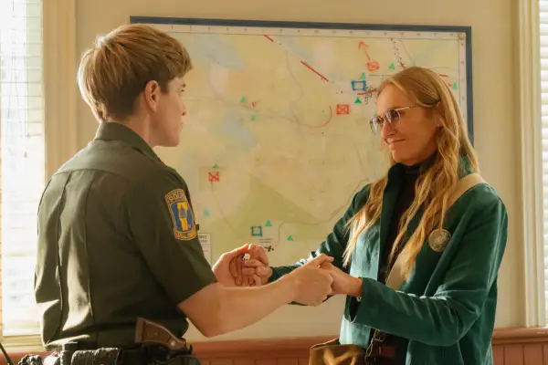 Er Wayward en sand historie? Skaberen Mae Martin afslører personlig oplevelse, der inspirerede Netflix-thrilleren