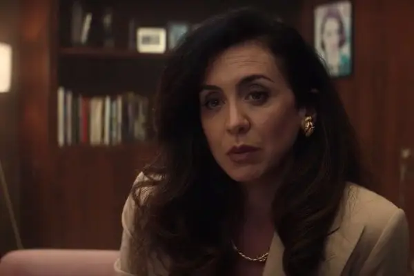 Mozhan Marno in Pam and Tommy