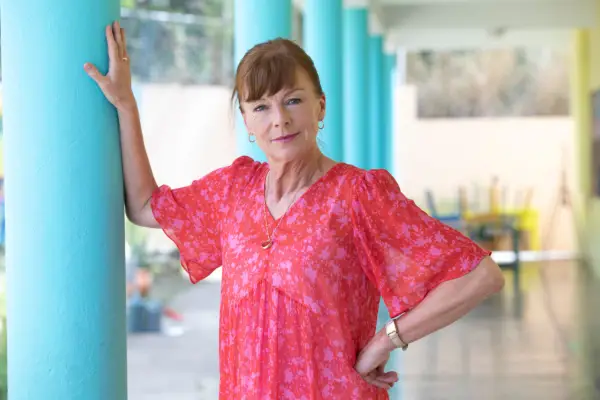 Melanie Parker (Doon Mackichan) in Death in Paradise