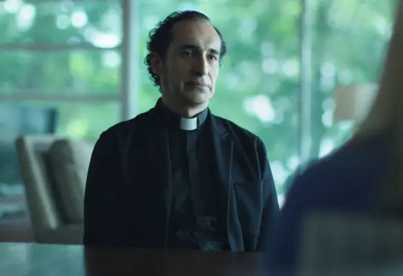 Bruno Bichir as Navarro