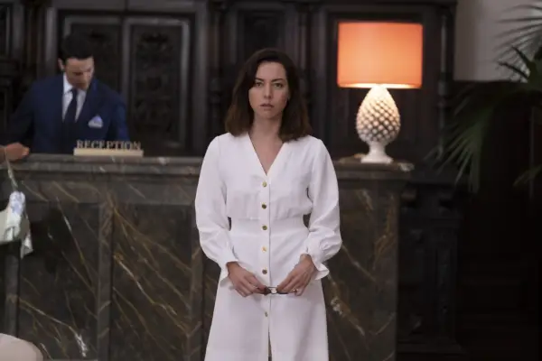 Aubrey Plaza as Harper in The White Lotus.