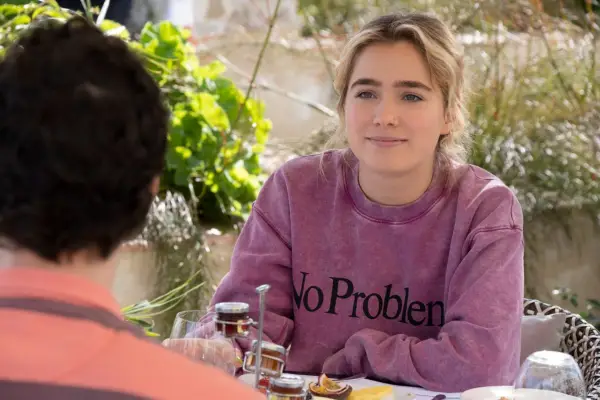 Haley Lu Richardson as Portia in The White Lotus