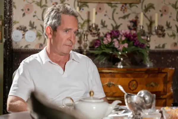 Tom Hollander as Quentin in The White Lotus.