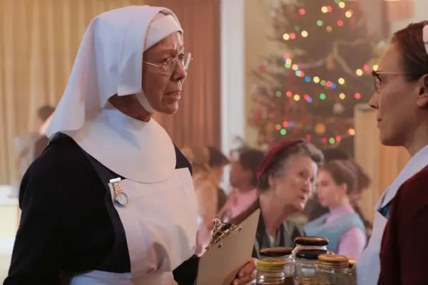 Sister Juliene (JENNY AGUTTER) and Shelagh Turner (LAURA MAIN)