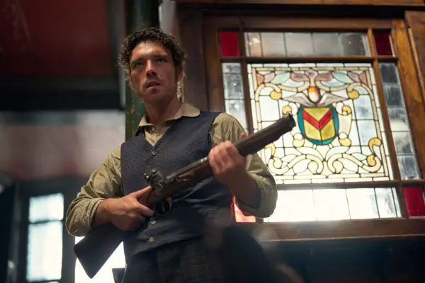 Hannah Walters as Eliza, Darci Shaw as Alice and Erin Doherty as Mary in A Thousand Blows season 2, stood with other members of the Forty Elephants.