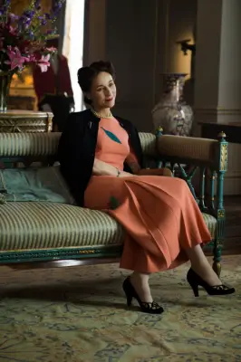 Lia Williams as Wallis, Duchess of Windsor in The Crown season 1.