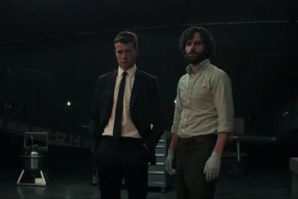 Ed Speleers as Rhys, Penn Badgley as Joe Goldberg in episode 410 of You.