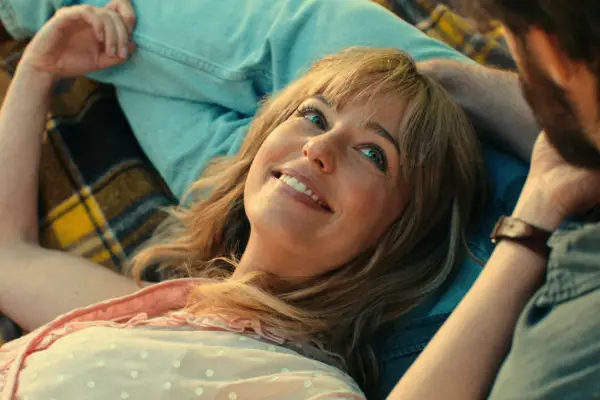 Jessica Rothe as Young Sarah. She is laid down on someone