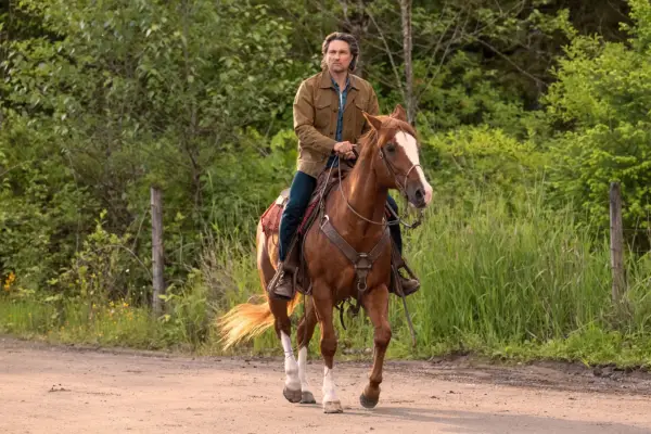 Martin Henderson as Jack Sheridan in Virgin River on horseback