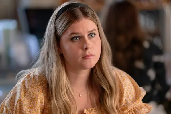 Jessie Ennis in The Flight Attendant