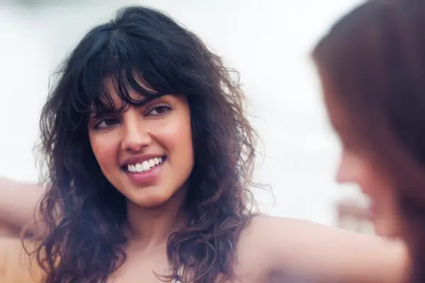 Sasha Bhasin as Pra Veena, smiling