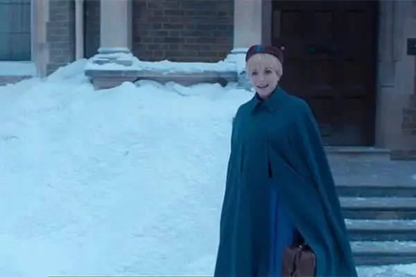 Hier is hoe Helen George haar buikje vermomde in Call the Midwife