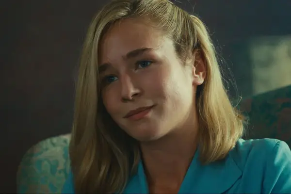 Kasia Tomaszeski (Zofia Wichłacz) in World on Fire season 2