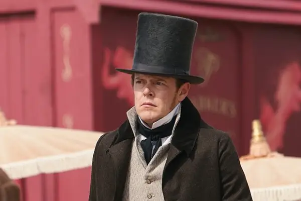Kris Marshall plays Tom Parker