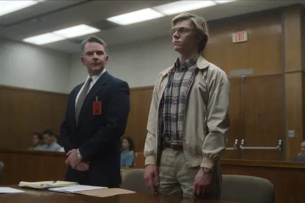 Ron Bush as Jeffrey’s Lawyer and Evan Peters as Jeffrey Dahmer in DAHMER.