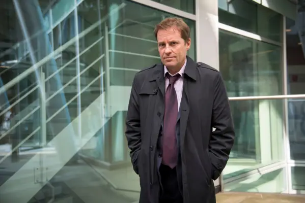 Mød Death in Paradises Ardal O'Hanlon: 'Med mig går de efter noget lidt finurligt