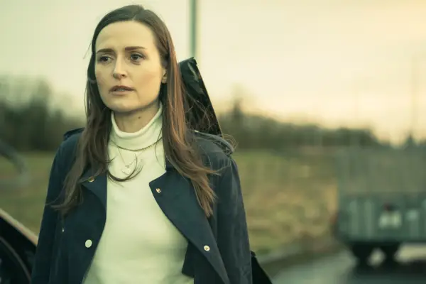 Clare Dunne plays Amanda Kinsella, who is climbing out of a car