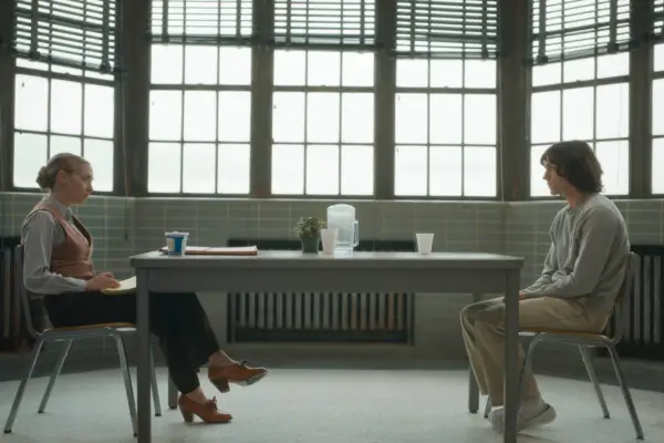 Amanda Seyfried and Tom Holland in The Crowded Room - Apple TV+