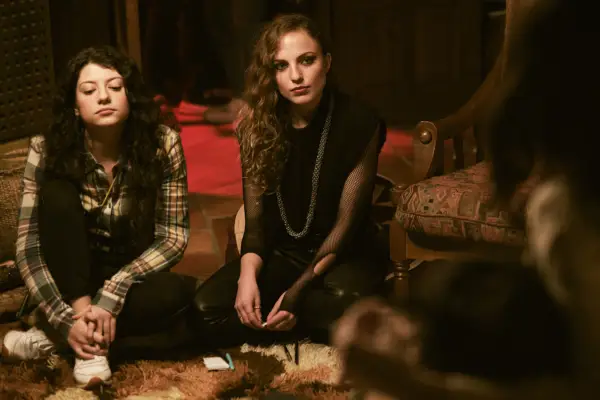 Het einde van Girl in the Mirror uitgelegd: alle belangrijke vragen uitgepakt