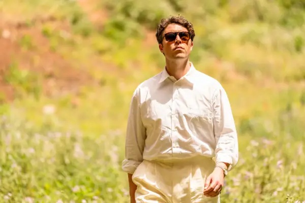 Tom Hughes as Logan Campbell in The Gold