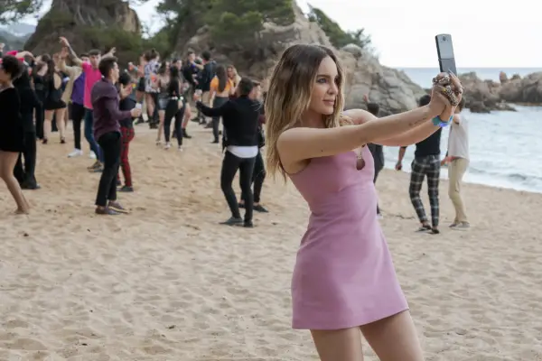 Belinda as África in Welcome to Eden.