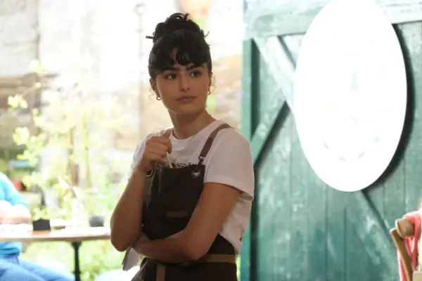 Melina Sinadinou as Zoe in Beyond Paradise, wearing an apron and looking concerned
