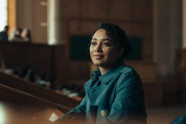 Emma Naomi as Lisa Donckers in Professor T.