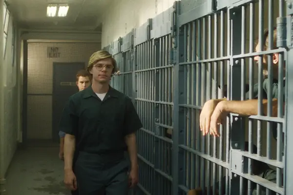 Evan Peters in Netflix