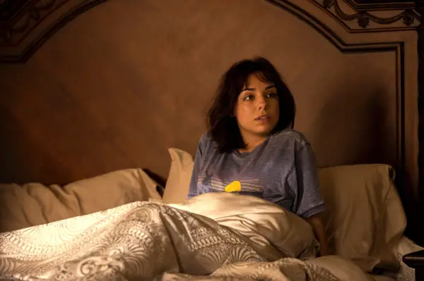 Fiona Palomo as Sofia in Outer Banks in bed