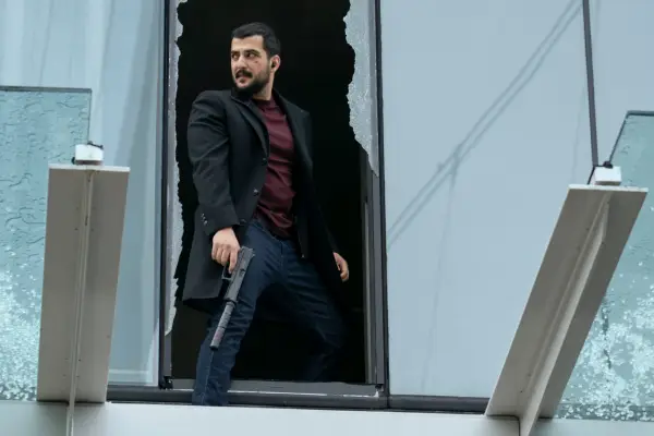 Phoenix Raei as Dale in The Night Agent.