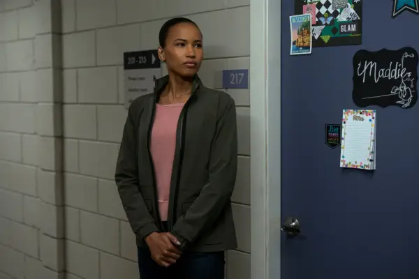 Fola Evans-Akingbola as Chelsea Arrington in The Night Agent.