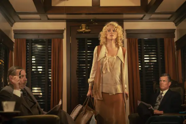 Julia Schlaepfer as Alexandra in 1923 season 2 standing with a carry bag