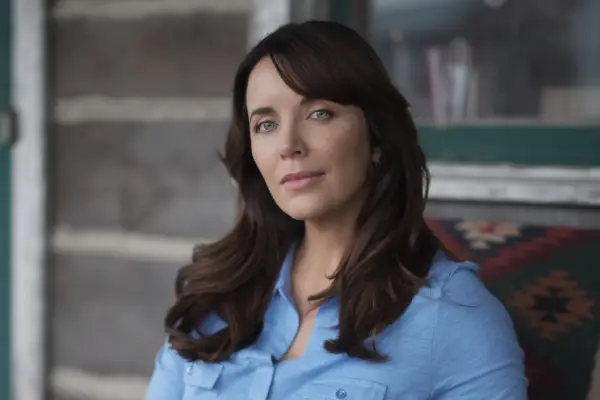 Michelle Morgan as Samantha Louise 