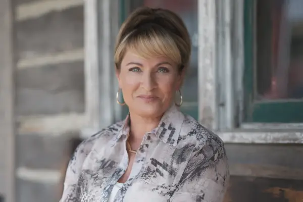Jessica Steen as Lisa Stillman in Heartland