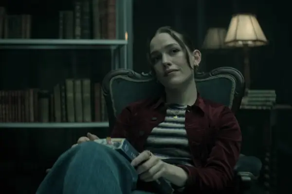 Victoria Pedretti as Love Quinn in episode 409 of You.