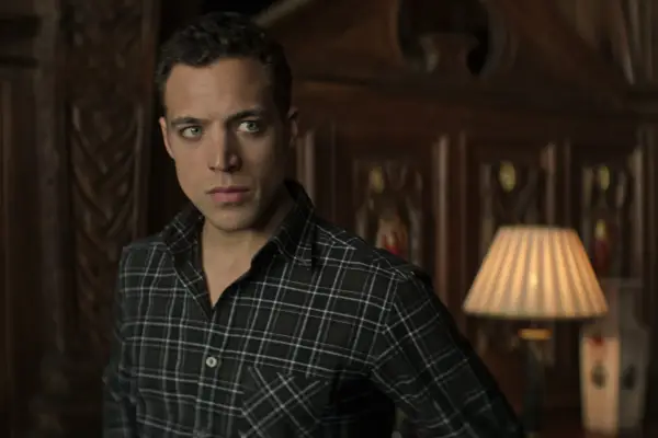 Ben Wiggins as Roald in episode 404 of You