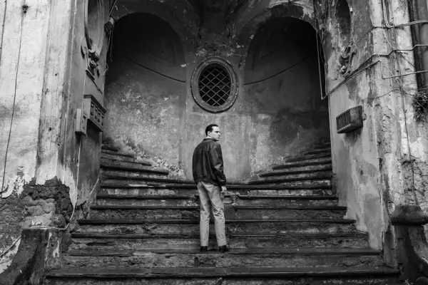 Andrew Scott as Tom Ripley in Ripley on a stone staircase in Atrani.