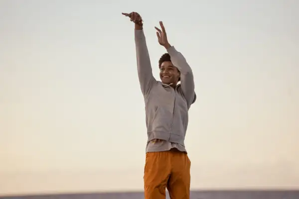 Jaden Michael as Mickey Bolitar playing basketball in Harlan Coben