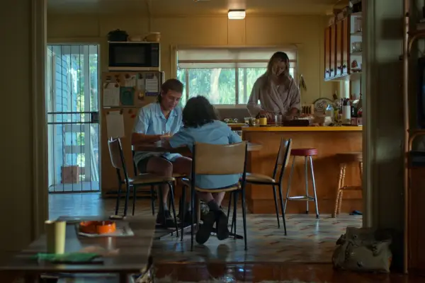 Seznamte se s obsazením Boy Swallows Universe